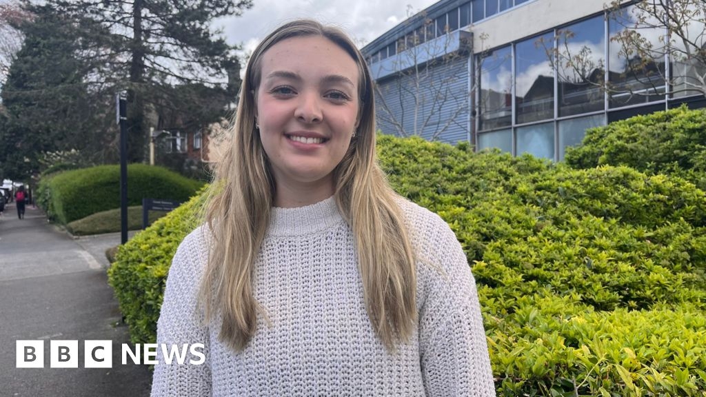 Bristol woman runs London Marathon for brother with heart defect