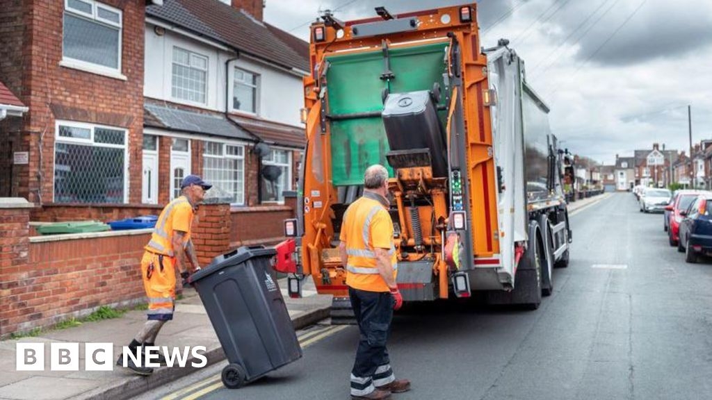 New Lincolnshire bin lorries to collect food with other waste