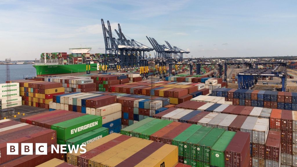 Port of Felixstowe responding to marine pollution incident