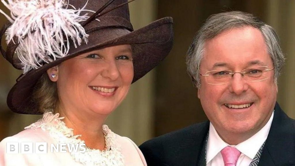 Tributes paid to actress and BBC presenter Kathryn Apanowicz