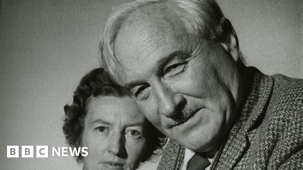 Blue plaque for Dr Louis Leakey's Foxton home