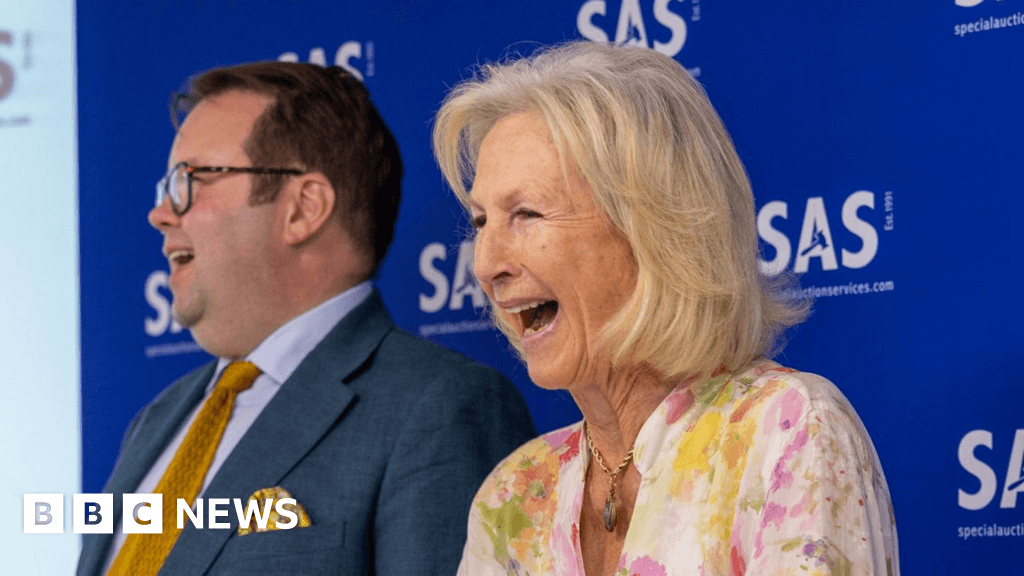 Antiques Roadshow's Bunny auctions off rabbit collection in Newbury