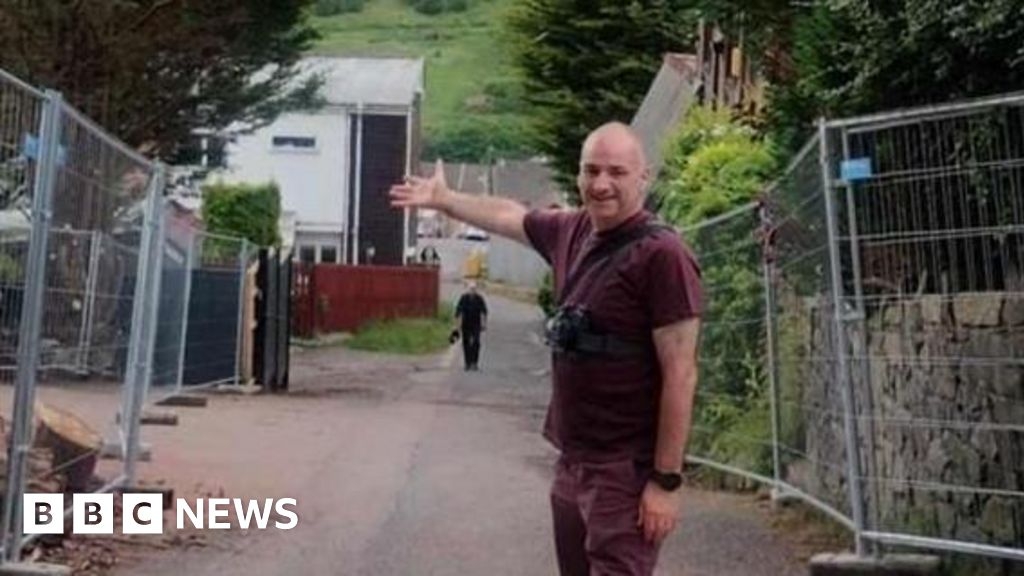 Treorchy residents celebrate as neighbour's Cwmparc gate removed