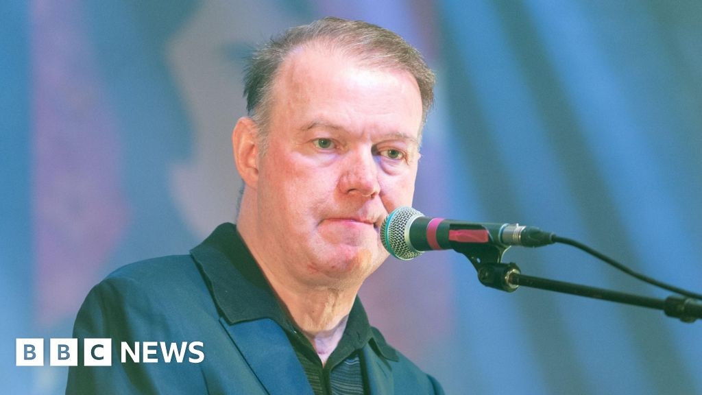 Singer Edwyn Collins announces final tour