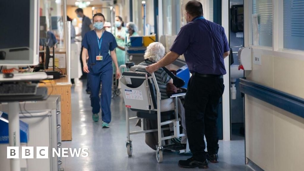 NHS Scotland staff vote to accept two-year 8% pay offer