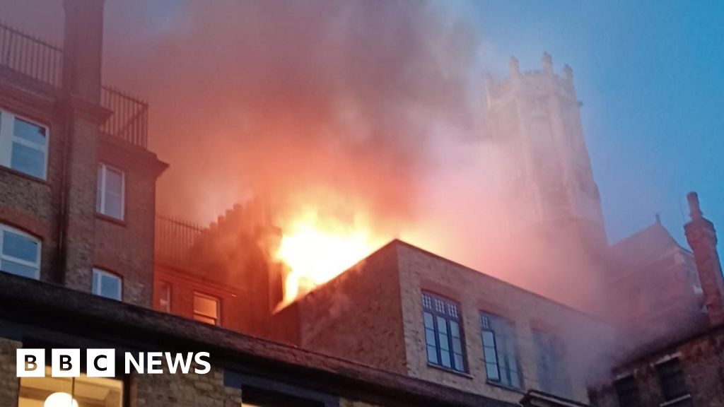 Fire rips through luxury central London hotel