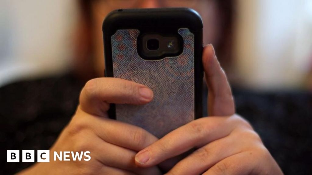 Warning over fake police officer phone scam in Nottinghamshire