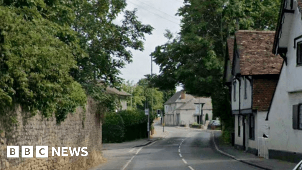 Shalford: The A281 shut after lorry hit building to reopen
