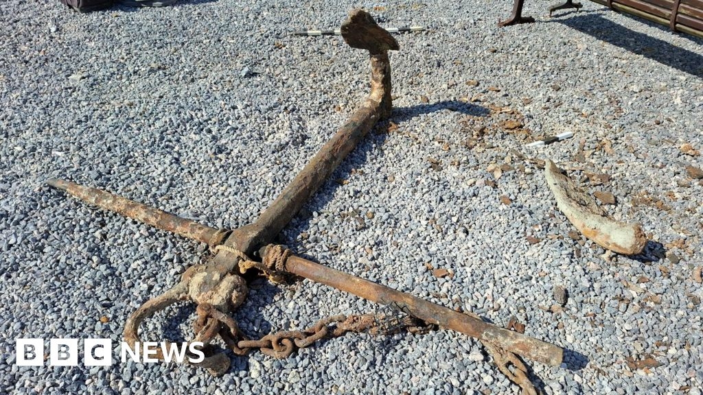 Century-old anchor discovered by Southsea Coastal Scheme