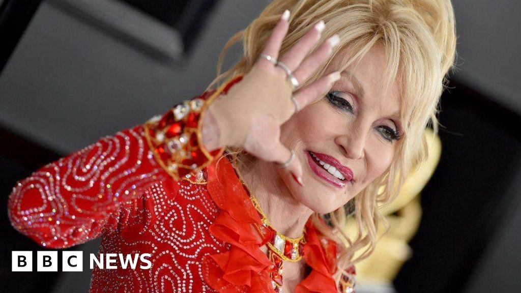 Manchester: Dolly Parton musical halted over 'homophobic abuse'