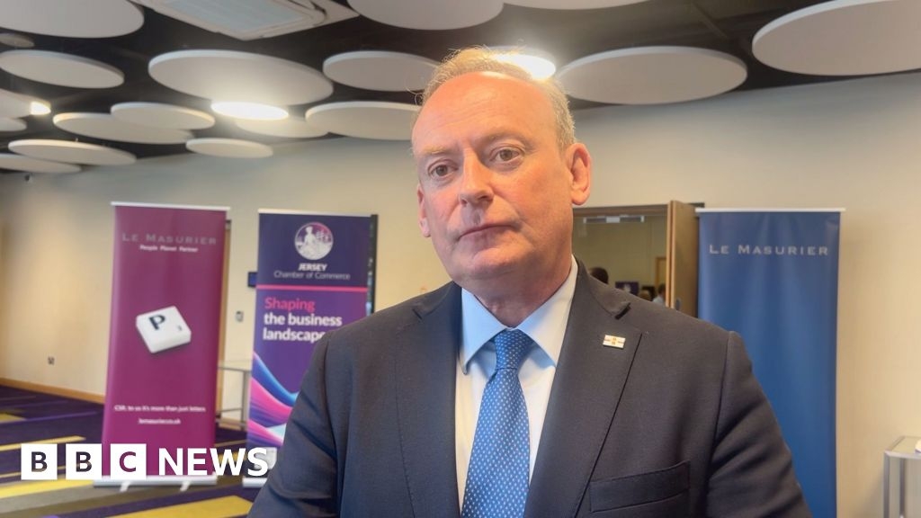 Guernsey chief minister "embarrassed" by ferry spat