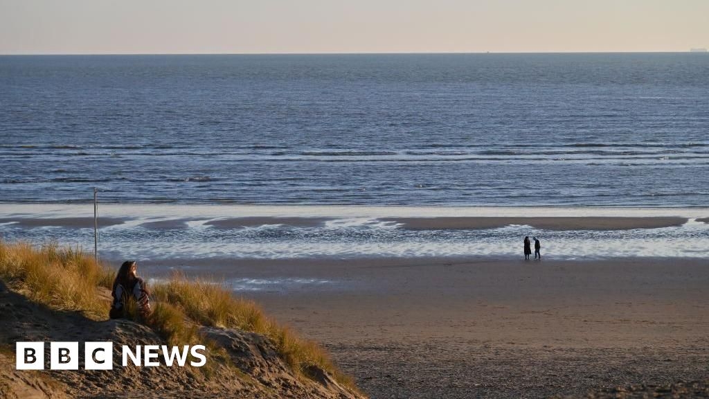 Two East Sussex beaches among first to be 'smoke free'