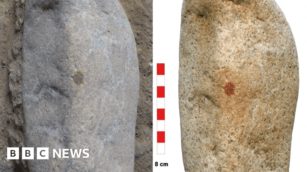 Ancient human fingerprint suggests Neanderthals made art