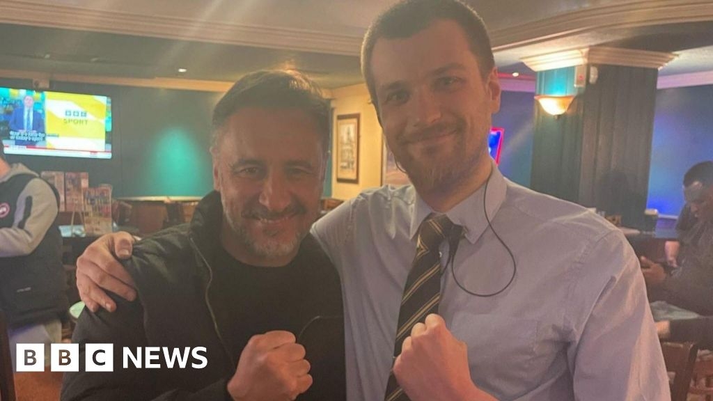 Wolves manager joins celebratory fans in the pub after Spurs victory