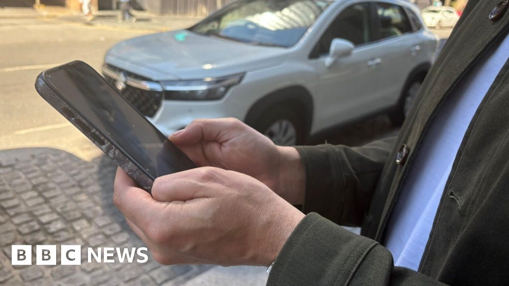 Knowsley: Council warning over scam parking fine messages