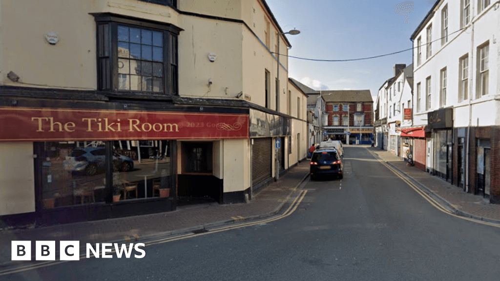 Rhyl:  'Serious assault' in town centre as man arrested