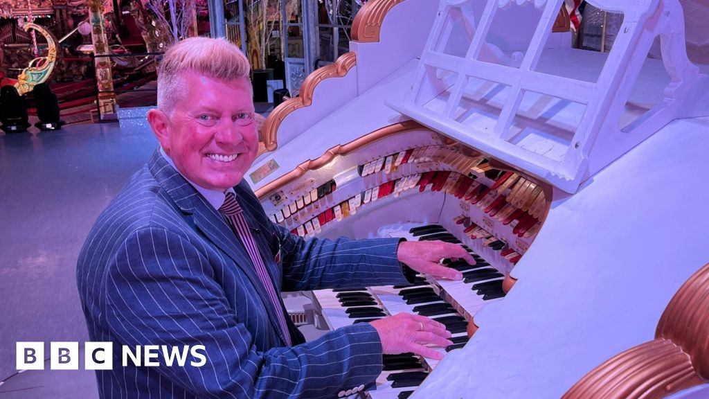 Wurlitzer wizard marks 45 years on the pedals at Thursford