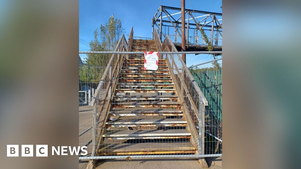 Dangerous South Bank train station footbridge to be demolished