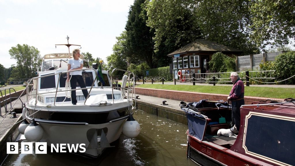 Thames weir and lock keepers vote to strike over safety concerns