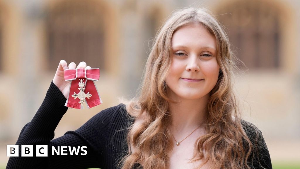Poppy Maskill: Paralympics swimming star collects MBE