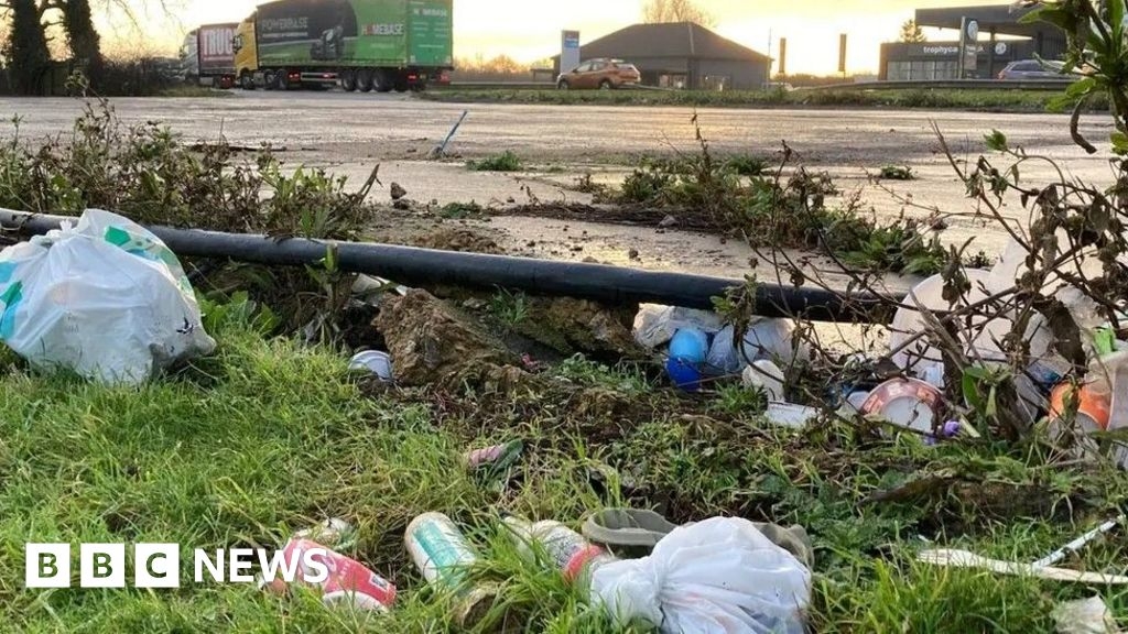 Litter clean-up under way at A1 'grot spots' in Lincolnshire