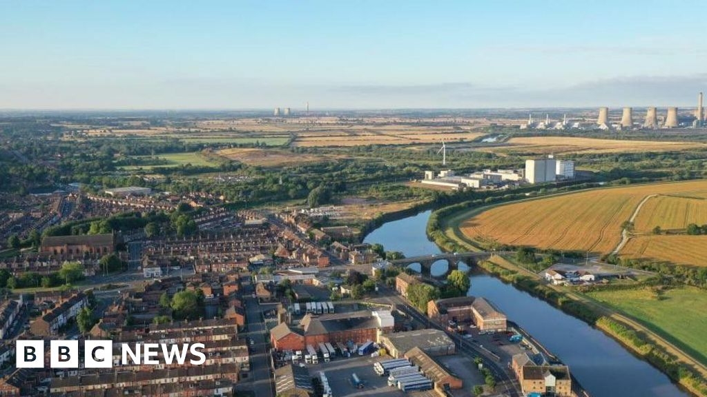 West Lindsey: Lincolnshire 'remote mega-council' plans rejected