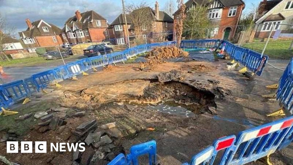 Date to fix Caversham sinkhole outside homes not yet set