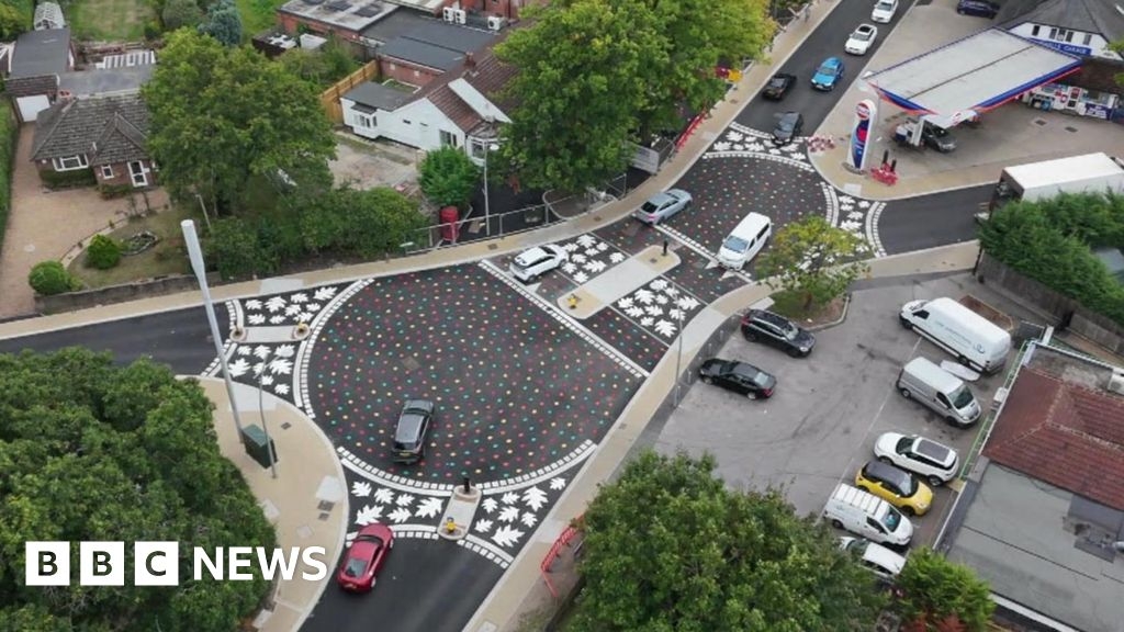 Wokingham councillors 'burying their heads' over roundabout redesign