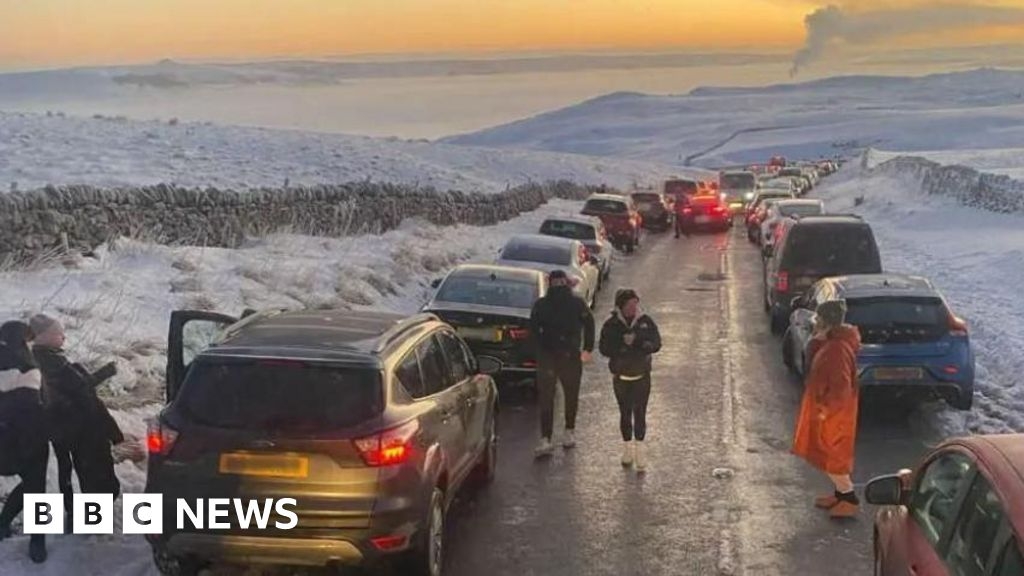 Plans being drawn up to tackle 'selfish' Peak District parking