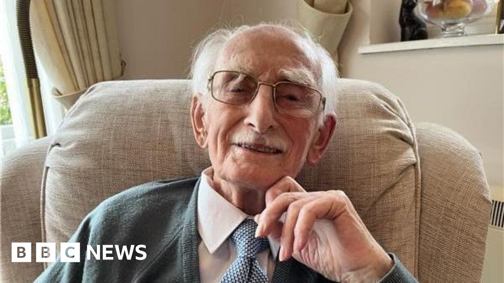 102 year old war hero says he's the "luckiest man alive"