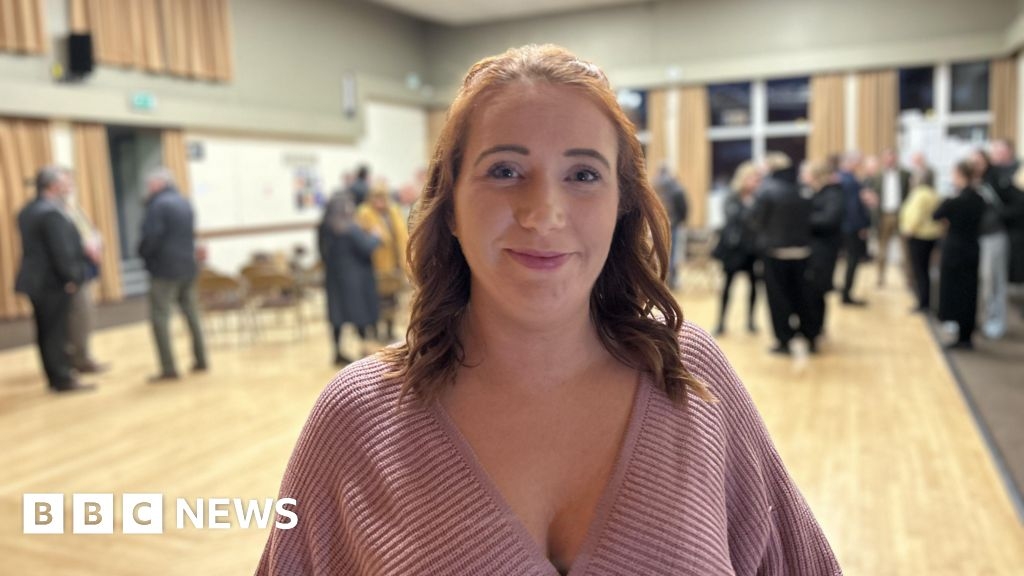 Cottingham High School staff discuss strike action with parents