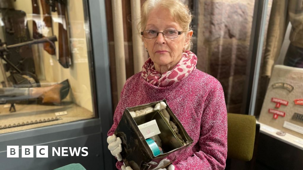 Shropshire soldier's family reunited with WW2 make-up box gift