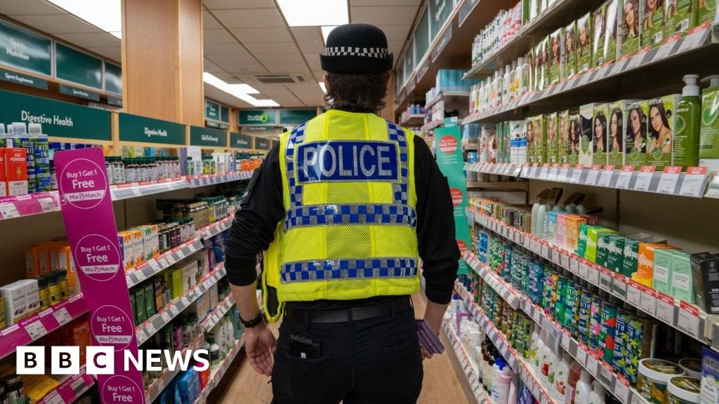 Traders in Cornwall urged to sign up to shoplifting scheme