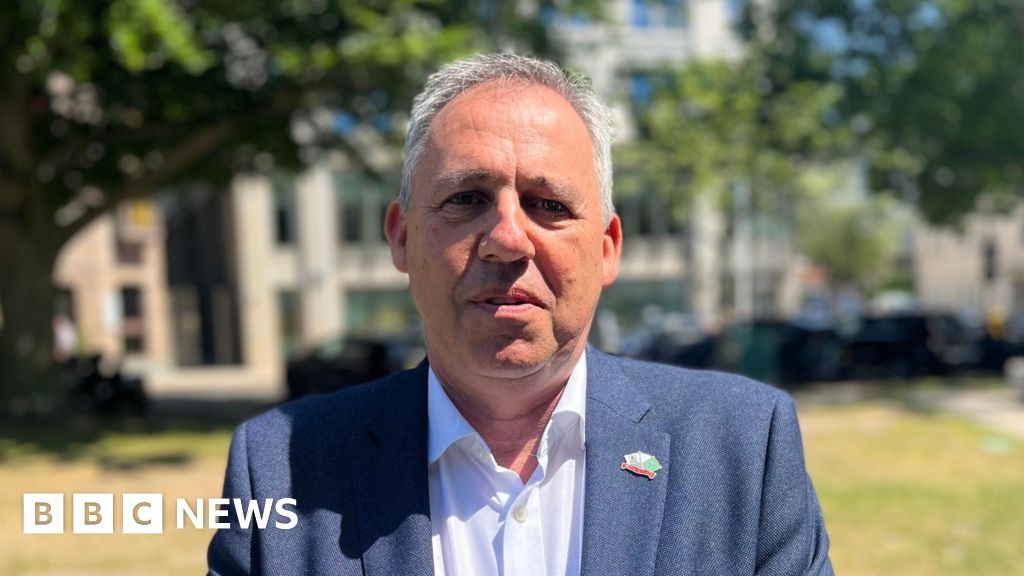 Jersey eastern cycle path won't be like west, minister says