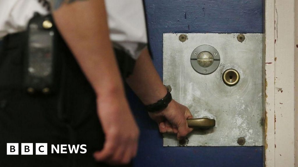 More than 150 violent offenders released early in Scotland