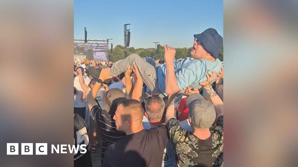 Disabled man lifted by Oasis crowd praises band's 'amazing fans'
