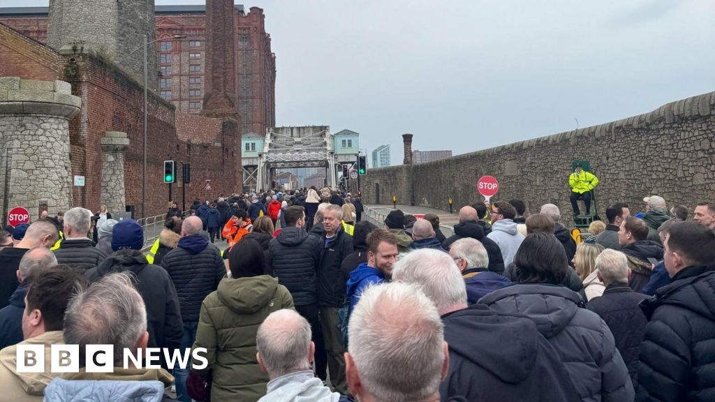 Everton fans raise concerns over historical bridge match day footfall