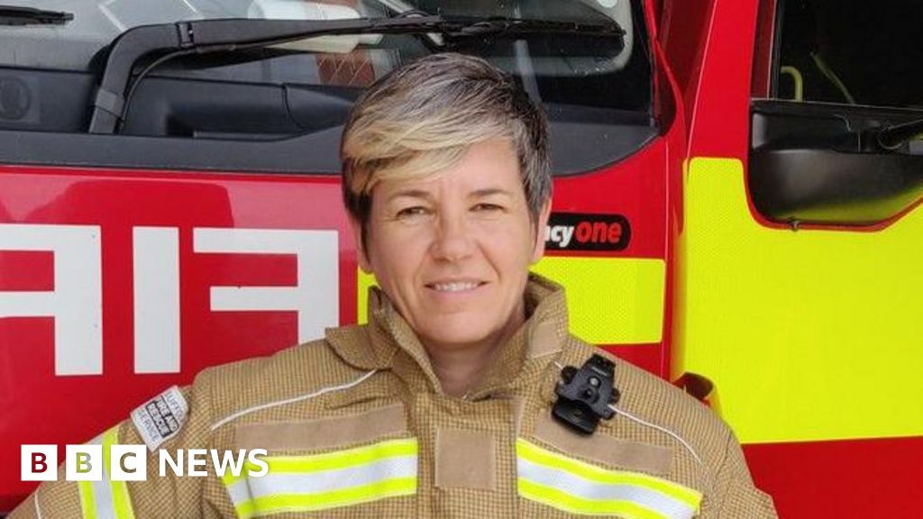Suffolk's first female firefighter retires after 30 years