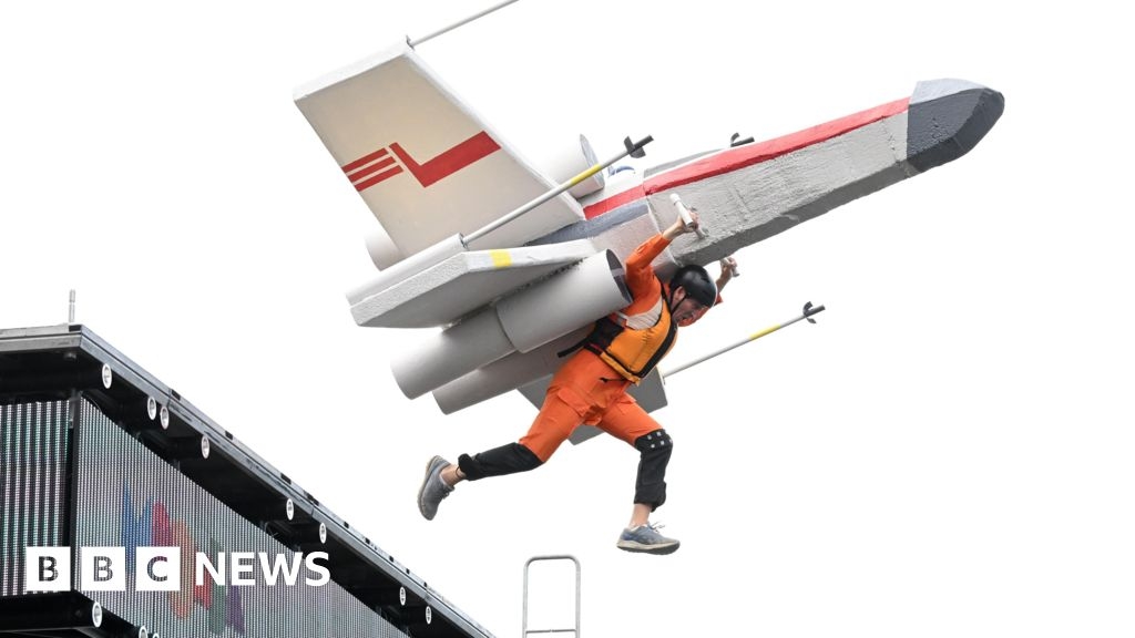 Bristol Birdman: Daredevils to 'fly' over harbour in new contest