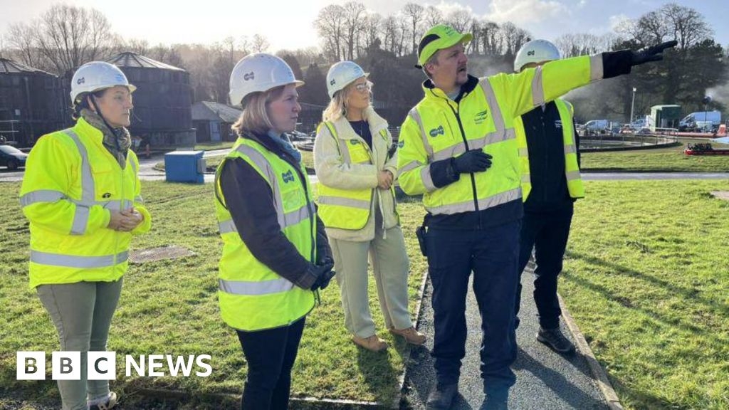 Call for probe into smells around sewage works
