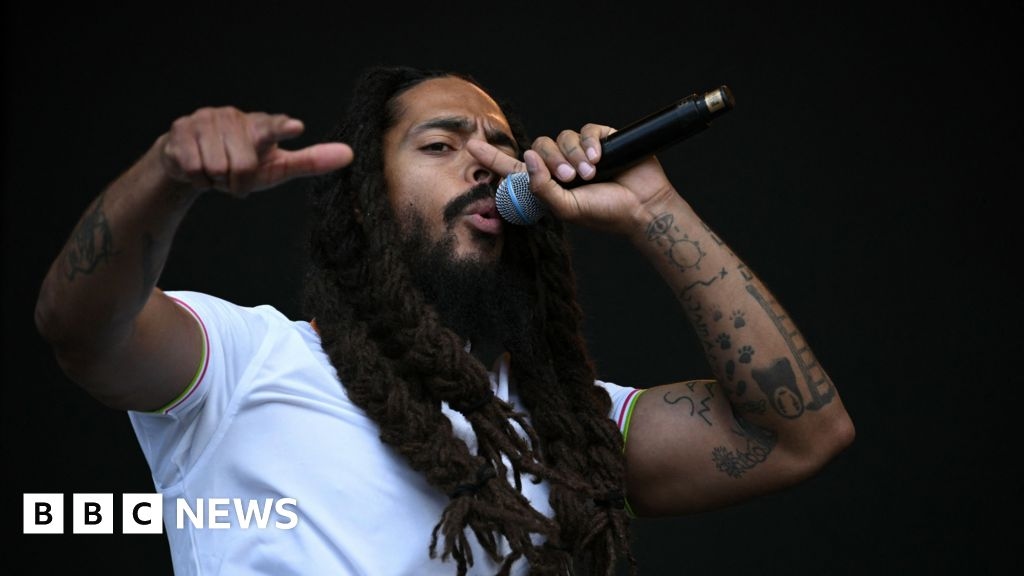 Government condemns Glastonbury chants aired live on BBC