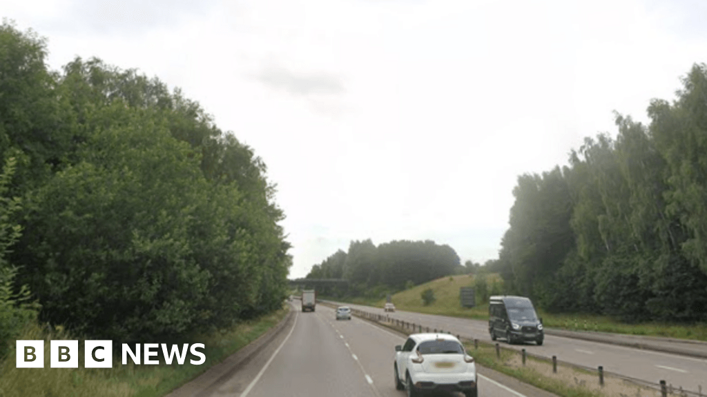 Delays as A50 in Derbsyhire shut after lorry overturns