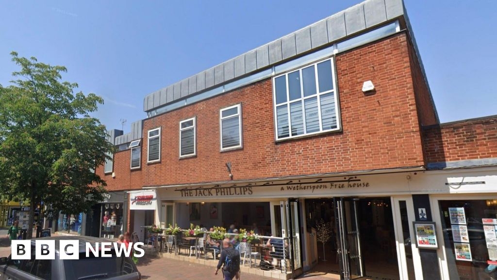 Extension permitted for 'ugly' Godalming High Street building