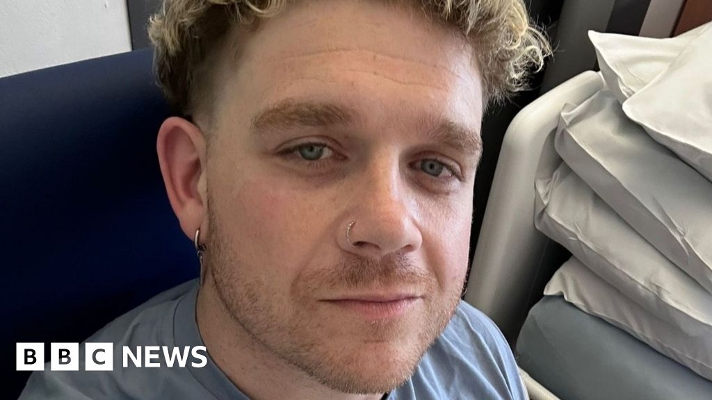 Bowel cancer survivor overcomes treatment to run London Marathon