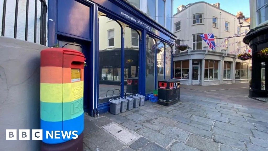 New Guernsey post office to open without wheelchair access