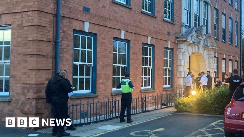 Barbourne Works: Cladding-risk residents 'given 30 minutes' to evacuate