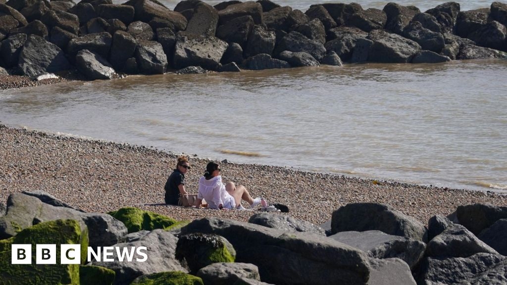 Public health advice issued to islanders ahead of hot weather