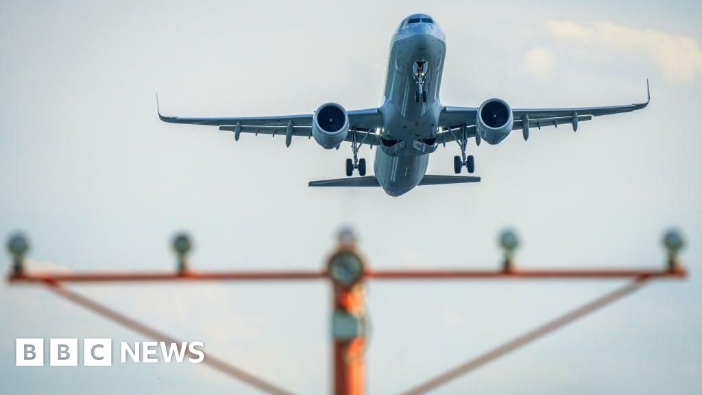 Two American Airlines jets clip wings on runway at Reagan airport