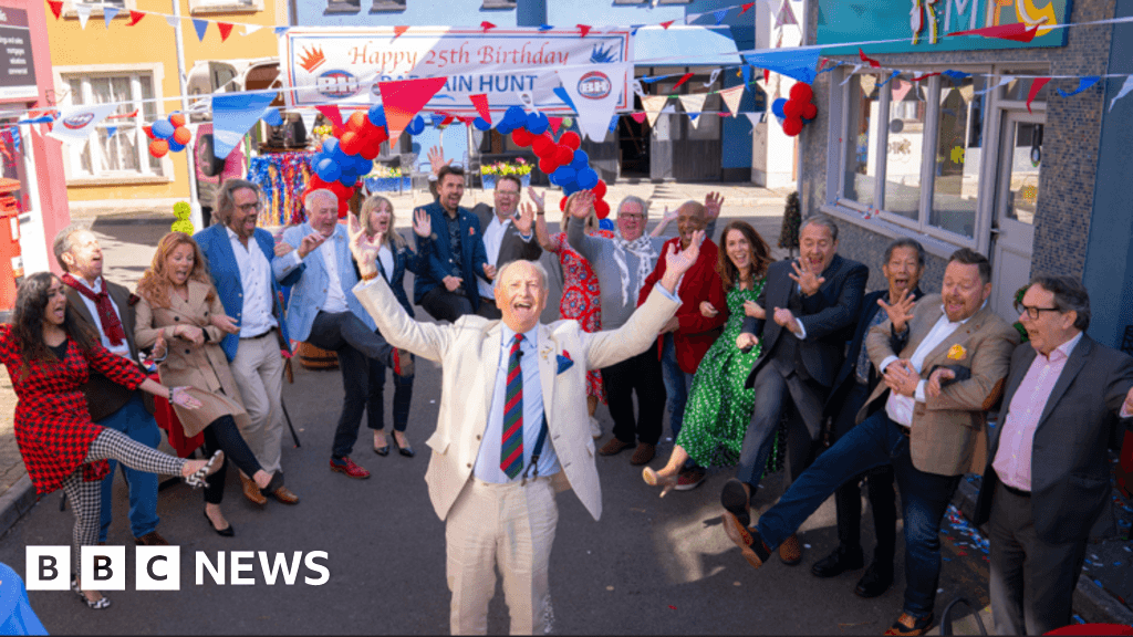 Bargain Hunt: Show celebrates 25 years of antiques and auctions