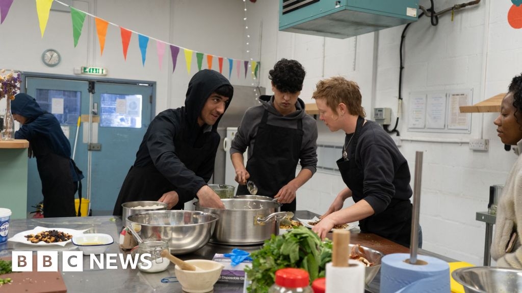 Mazi Project: Food poverty charity struggling to keep up with demand